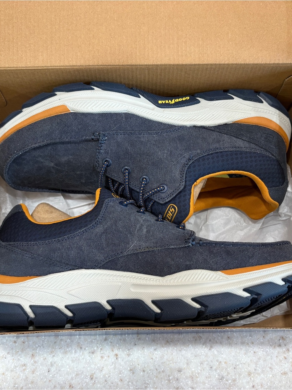 Men's Skechers Extra Wide Memory Foam Slip-in hands free size 11 shoes